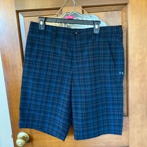 Men’s UA golf shorts